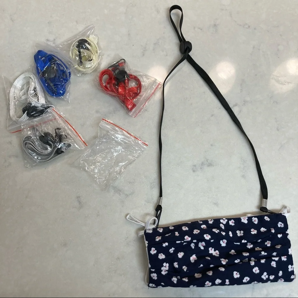 🛍🏙3️⃣ for $1️⃣5️⃣ 6 🆕 Lanyard mask or ID holders